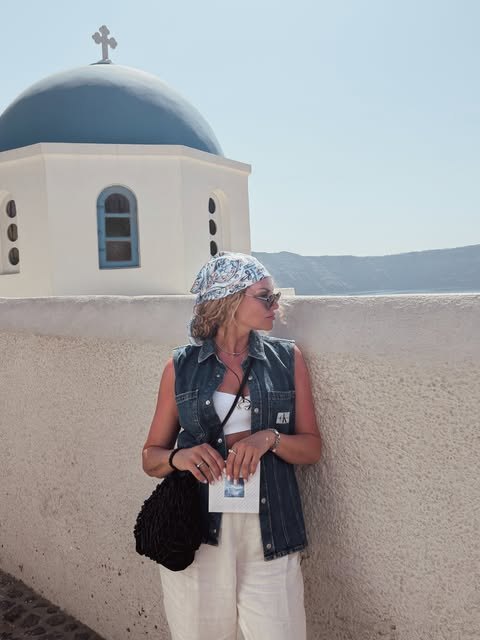 Anastasiia na Santorini